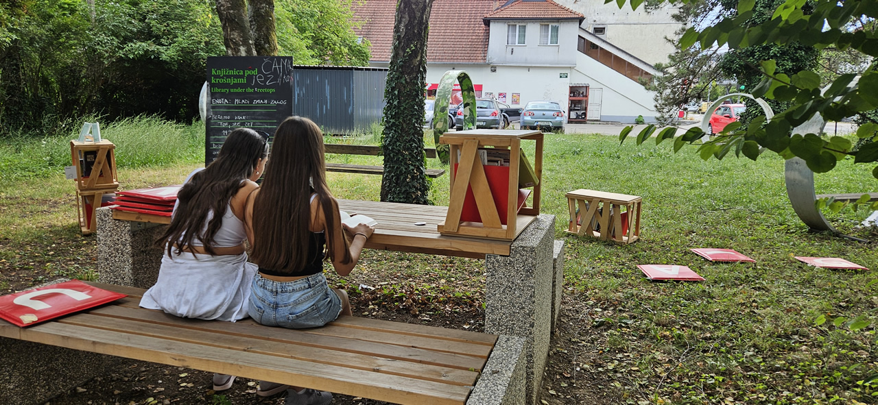 knjižnica pod krošnjami