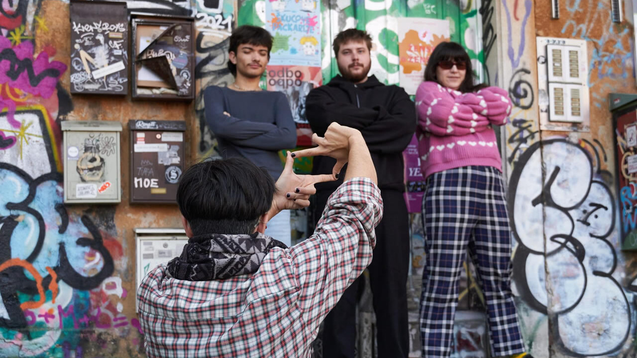 Deljenje osebnih izkušenj kot orodje za ozaveščanje o političnih temah