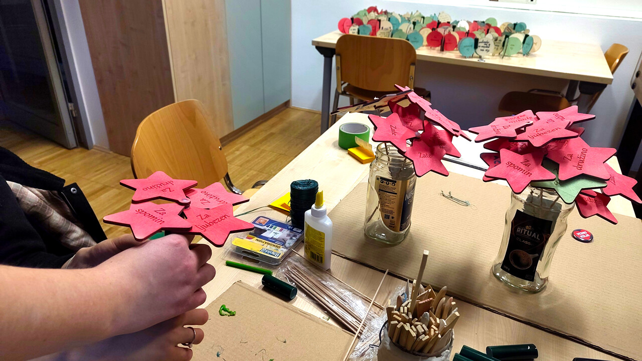 Umetnina iz okraskov hvaležnosti 9