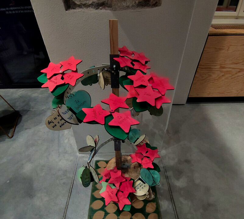 Umetnina iz okraskov hvaležnosti 2